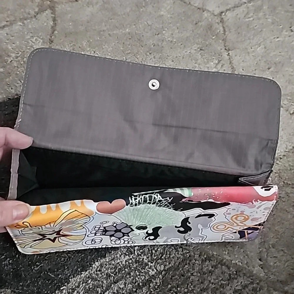 Lesportsac muticompartment Wallet NWOT - Picture 2 of 4